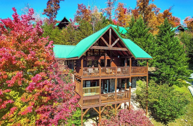 Breathtaking Views, Luxury Cabin, Hot Tub & Near Top Attractions