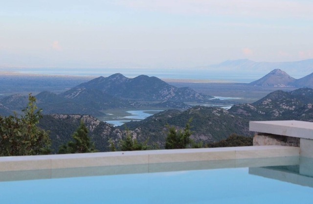 Impresionante villa rodeada por el Parque Natural del Lago Scutari (Skadar)