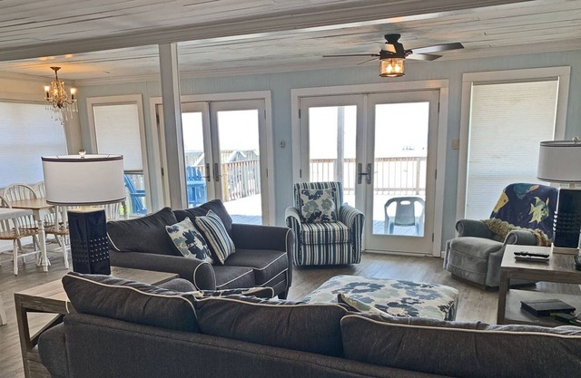 Breeze - Beachfront - Island Realty