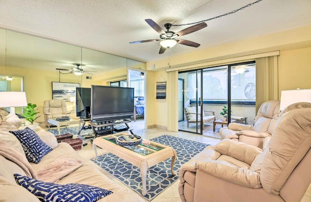 Breezy Siesta Key Condo with Bay Views and Pool!