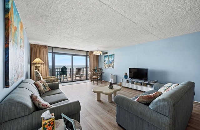 Brigadune 3BR with Direct Oceanfront View - Pool!