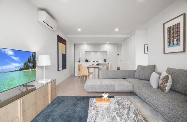 Bright 2-Bed Apartment in Fitzroys Heart