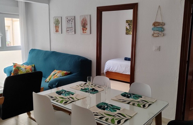 Bright 3-bedroom apartment 8-minute walk from the best beach of Cádiz