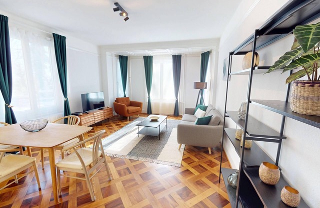 Bright & Airy 1-Bedroom Apartment with 2 Bathrooms - Lausanne City Centre