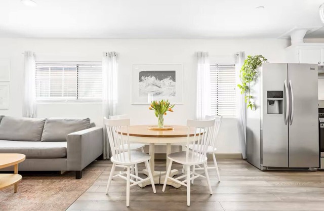 Bright and Beachy Retreat in Marina Del Rey!