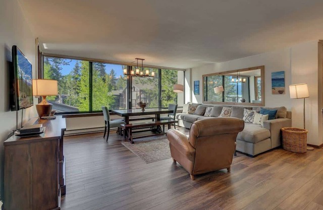 Bright and Cozy Lakeview Retreat #59