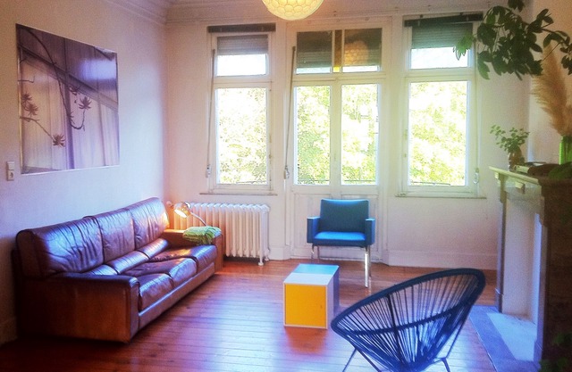 Apartamento luminoso y enorme, moderno y artístico, tranquilo y encantador, con vistas al parque.