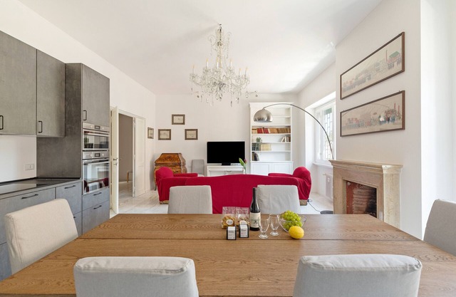 Bright and Spacious 5BR Apartment in Pariol