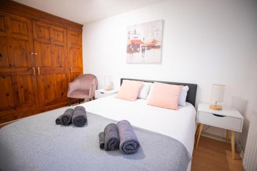 Bright and Spacious One Bedroom Apartment, Free Parking