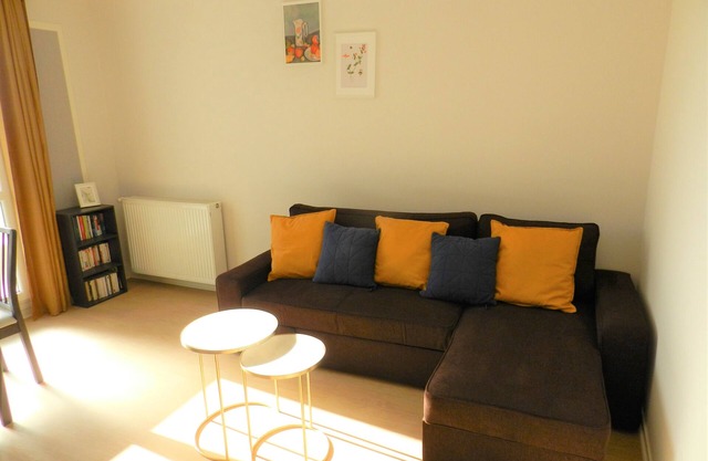 Bright apartment a stone's throw from the metro