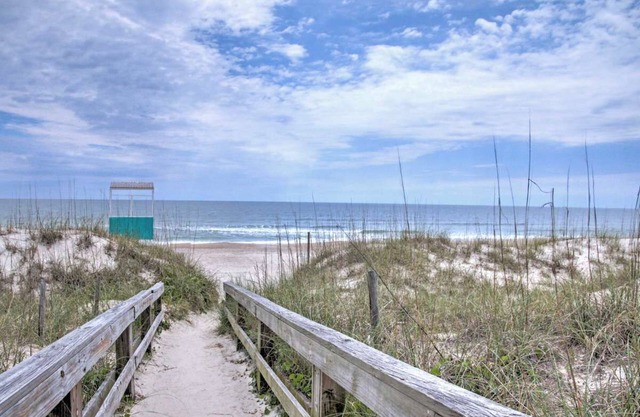 Bright Carolina Beach Condo - ¡Camina hacia la playa!