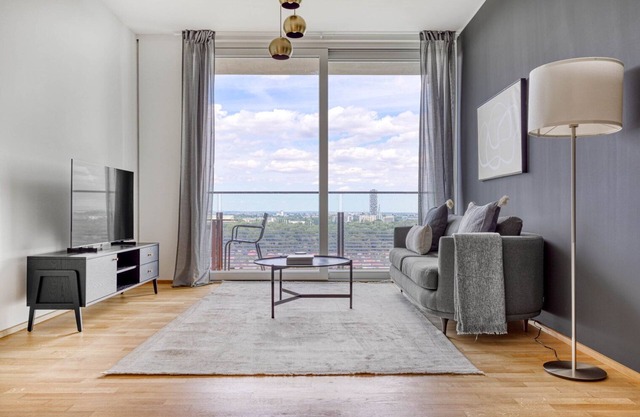Bright Landstraße 1BR w/ Pool & DM, nr U3 Erdberg, by Blueground