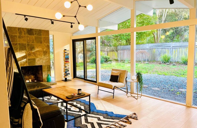 Bright, modern Marin home nestled between San Francisco & Napa Valley