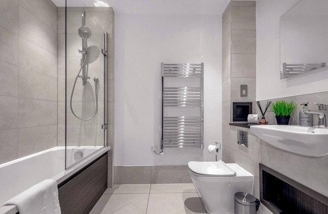 Bright, Pet-Friendly Hackney Wick Flat with Canal Views & Top Amenities