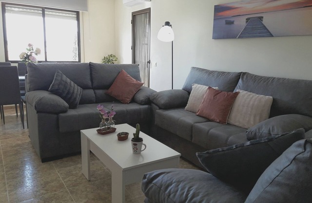 Apartamento amplio luminoso cerca de la playa con garaje