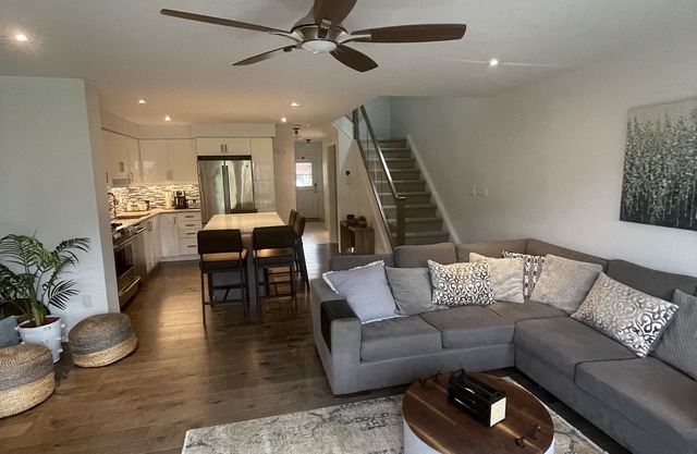 Bright spacious townhouse w/ private rec centre - 7 minutes to Blue Mountain