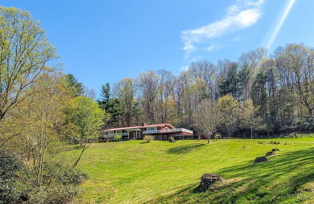 Cool Breezes & Cozy Cabins -August at its Best! Reserve Grapevine Retreat Now