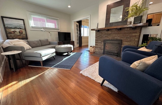 Broad Ripple Urban Flower Farm Bungalow - Cozy 2BR Near Downtown Indianapolis