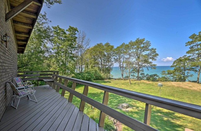 Casa frente al mar en el lago Erie w / Backyard & Fire Pit