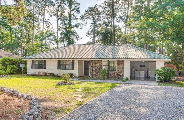 Brunswick Retreat w/ Patio & Grill, Near Beaches!
