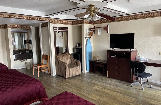 Budget Inn & Suites Shoreline