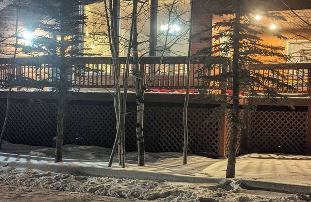 Amplia casa para 18 en la ciudad, gran terraza con barbacoa, a pie de tiendas, a 6 cuadras de YNP