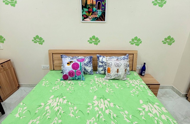 bumble bee Cozy 1-bedroom apartment in lovely Jaipur with WiFi, AC