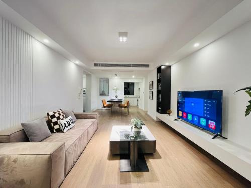 Bund Branch New west door 2 bedrooms big house