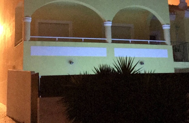 Encantadora Villa, muy cerca de la playa, frente al mar, piscina privada. Ver fotos.