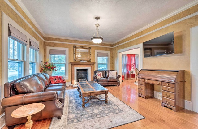 Burgaw House w/ Large Covered Porch & Swing!