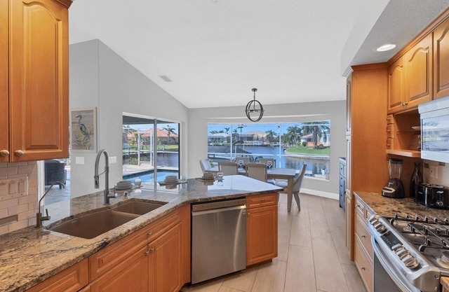 Burnt Store Isles 3 Bedroom Saltwater Pool Den Canal