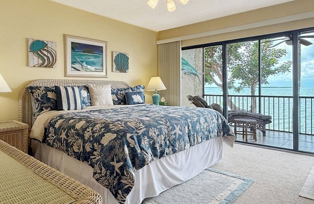 Buttonwood Bay. Spectacular Sunsets, Open Water Living and a 34 Foot Boat Slip!