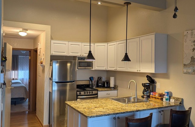 C & D "REST-A-WHILE" - Green Cove Condo