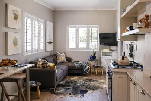 C'estÇa Cottage Modern Luxurious Sounds of the Sea