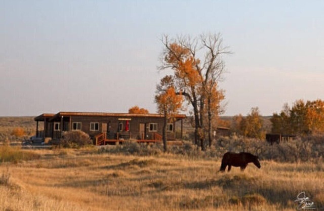 C1: Modern cabin on Wind River on working cattle ranch