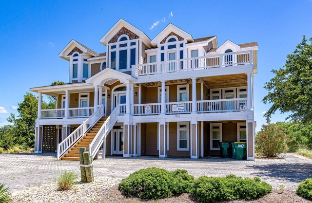 C7004 Summer Winds. Elevator, Pool, Hot Tub, Media & Rec Room!