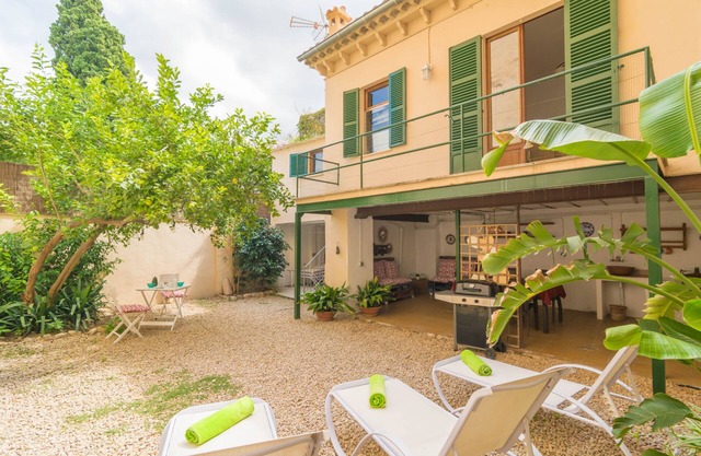 CA SA TIA (SÓLLER) - Casa de pueblo con bonito patio en el centro de Sóller . WiFi Grati