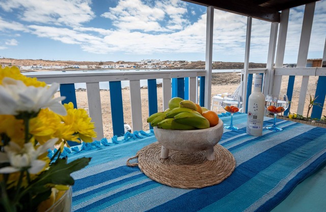 Cabaña madera junto al mar
