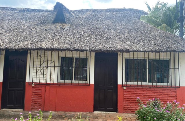 cabañas a la orilla del mar en playa zicatela