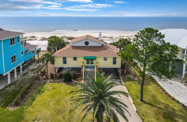 CABANA DEL SOL IS A 2BD/2BA GULF FRONT W/AMAZING VIEWS, 2 SCREEN PORCHES!