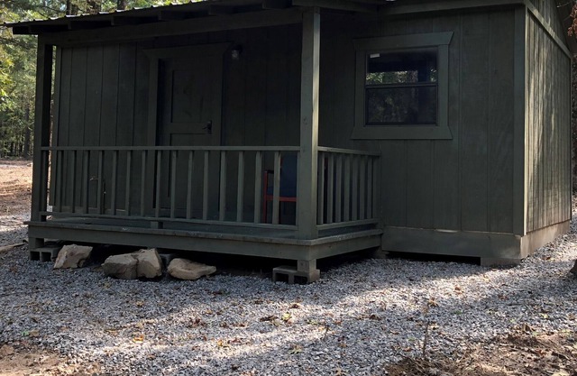 Cabina 4: La cabaña de hombre al aire libre