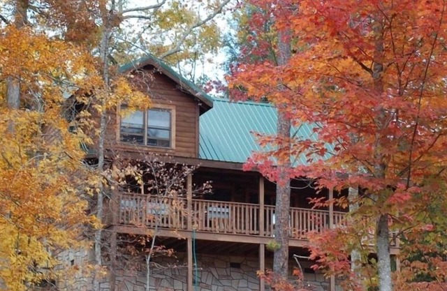 Cabin Fever ~ Pet friendly ~ ubicado en Black Bear Falls Community ~ Gatlinburg TN