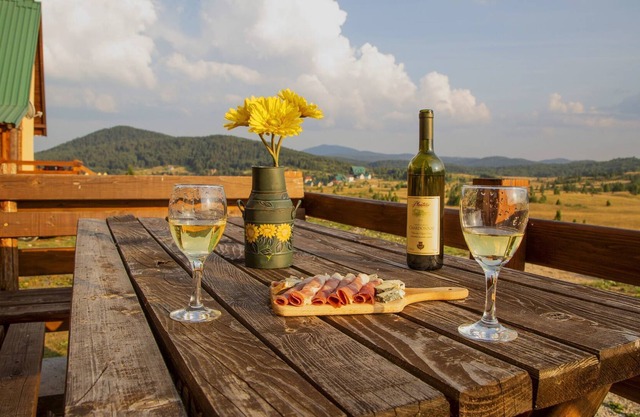 2 Bedroom Holiday Chalet With Views + Log Fire