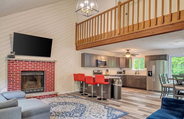 Cabin in the middle of 42 attractions in the Poconos!