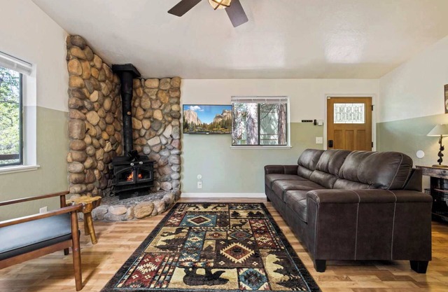 Cabin in the Trees - Twain Harte Mountain Escape