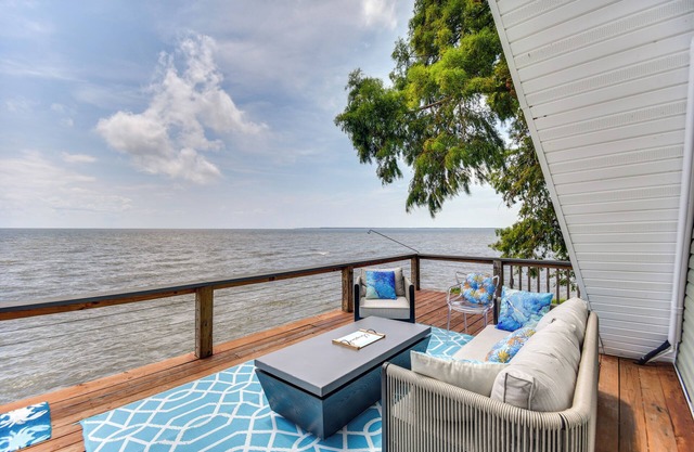 Cabin on Albemarle Sound w/ Dock & 2 Kayaks