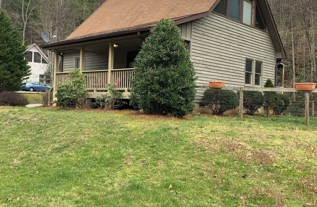 Cabin on the Creek in Sylva with Chicken Coop - Pet friendly!!!