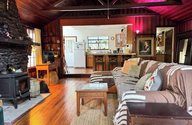 Cabin Retreat! 2-BR w/ PVT Deck in Camp Meeker