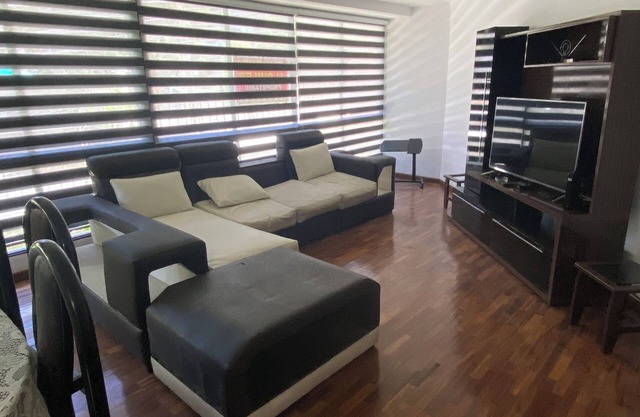 Calacoto centro, full muebles y equipo con WiFi y TV cable gratis en La Paz