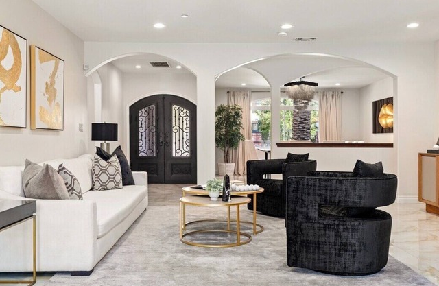 California Oasis in Prime Woodland Hills Location